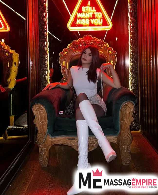 jasmine slender escort with black hair istanbul