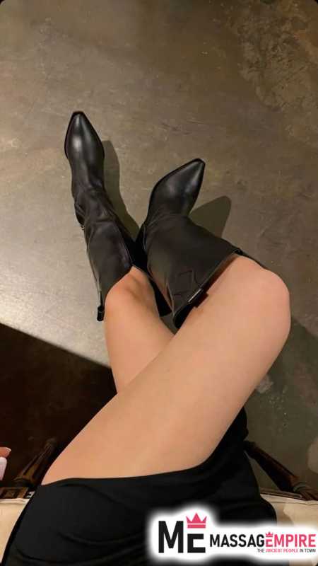 cemre 22-year-old blonde escort istanbul with feminine charm