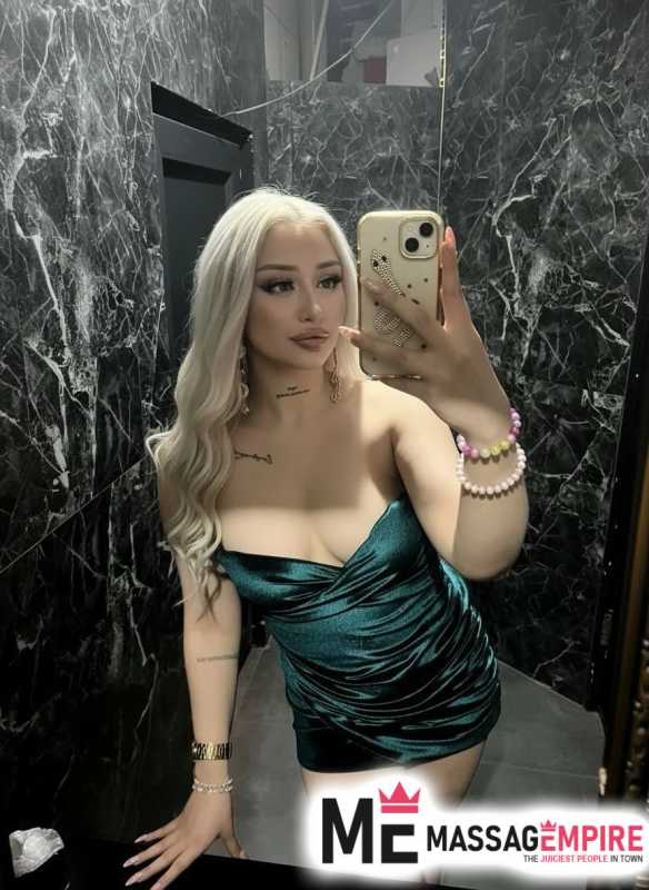 cemre 22-year-old blonde escort istanbul with feminine charm