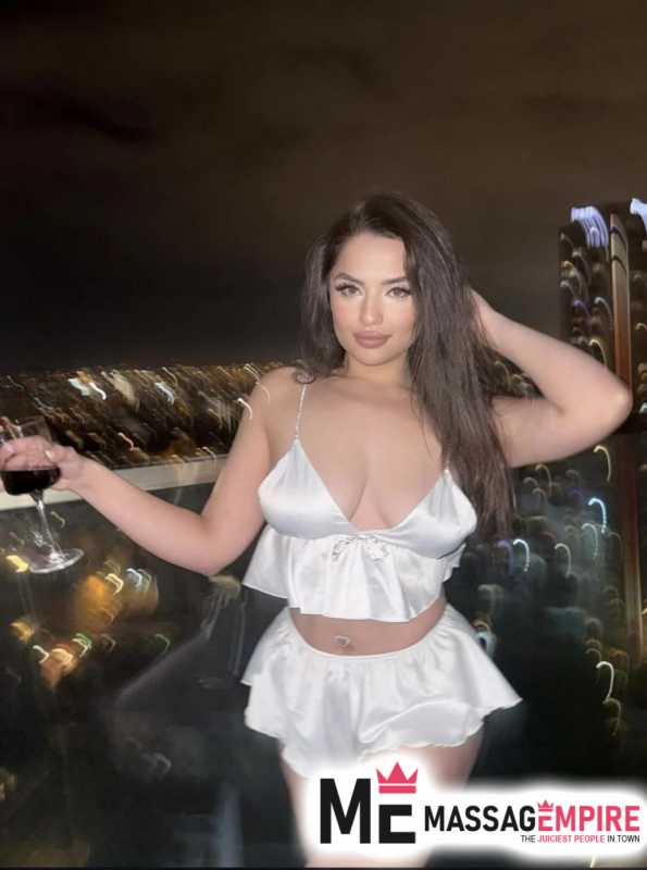 istanbul escort hayal 23-year-old with brown hair and green eyes