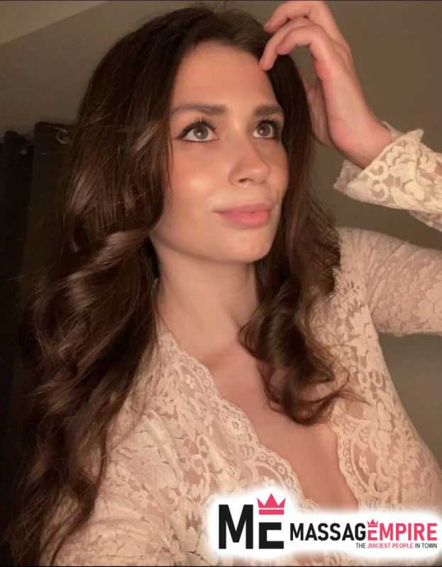 damla slender escort with brown hair and green eyes bodrum turkey