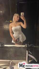 cemre 22-year-old blonde escort istanbul with feminine charm