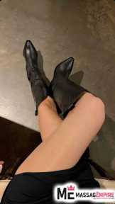 cemre 22-year-old blonde escort istanbul with feminine charm