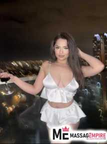 istanbul escort hayal 23-year-old with brown hair and green eyes