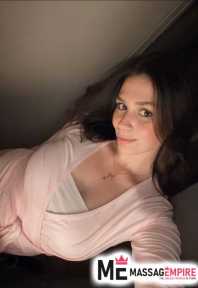 damla slender escort with brown hair and green eyes bodrum turkey