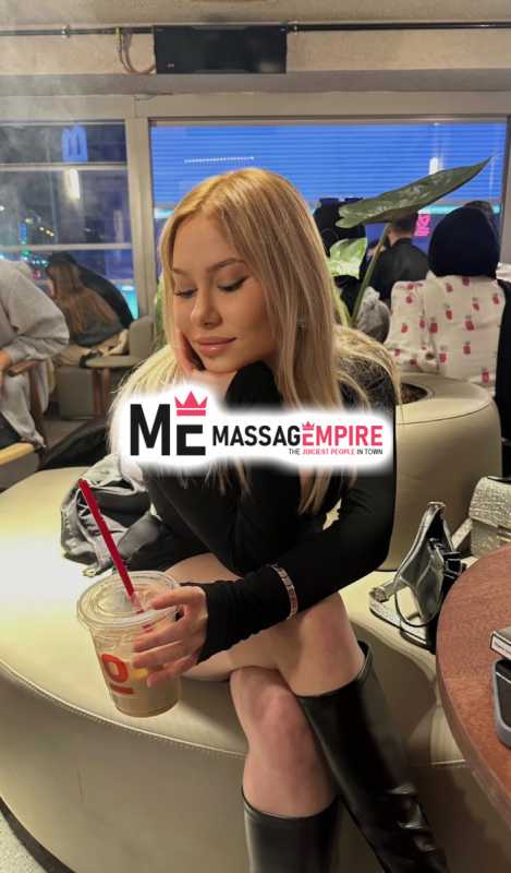 ceren top escort bodrum with blonde hair and alluring services
