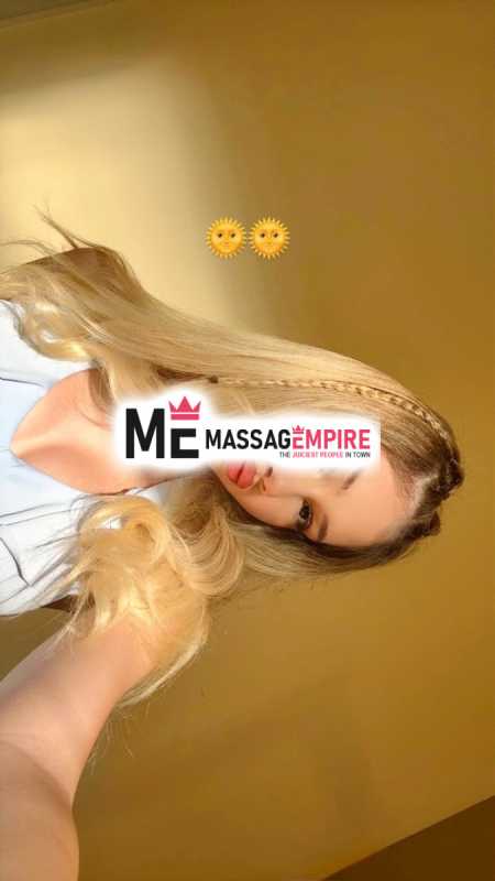 bodrum escort yeva mesmerizing 18-year-old beauty with hazel eyes and blonde hair