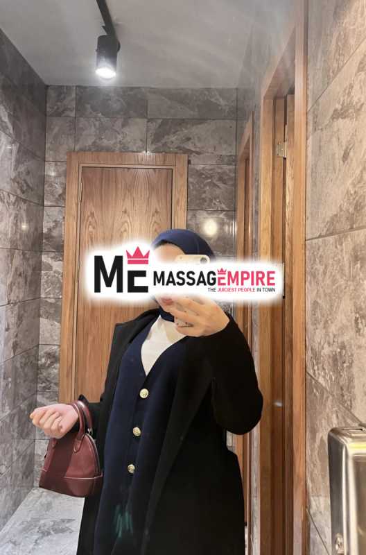 sumeyye premium escort services bursa with alluring black-haired beauty