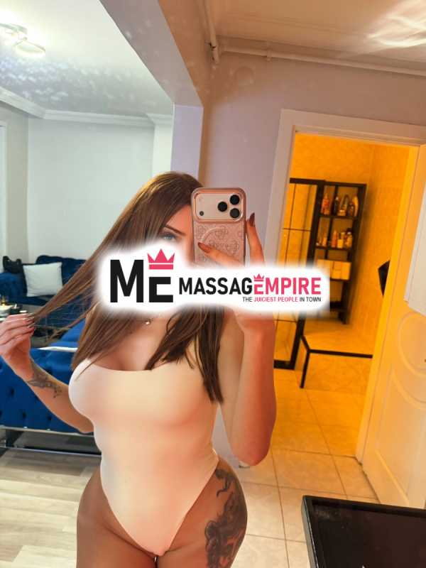 nisa arya premier escort mersin with brown hair and hazel eyes