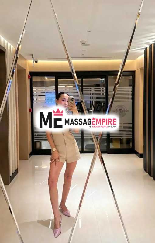 samsun escort esrin exotic european beauty with black hair and d-cup.