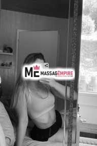 alisa premier escort from mersin with black hair and green eyes