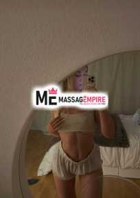 alisa premier escort from mersin with black hair and green eyes