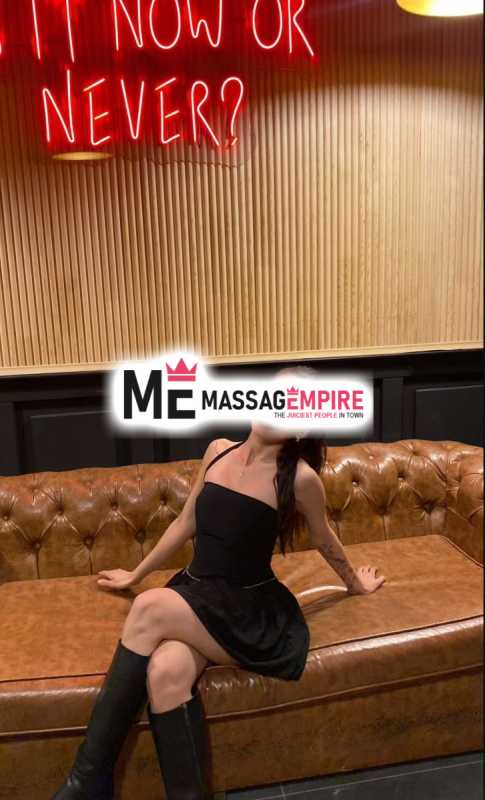 azra elite escort istanbul with alluring looks and exceptional services