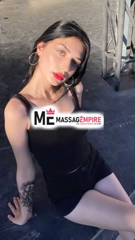 izmir's alluring escort beren black-haired beauty offering premium services