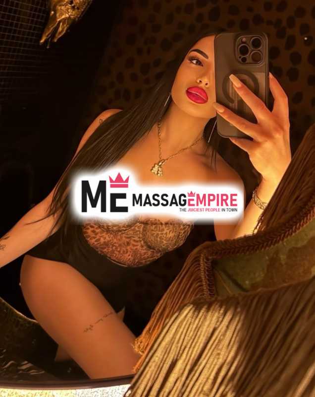 laura elite escort from kayseri with blond hair and green eyes