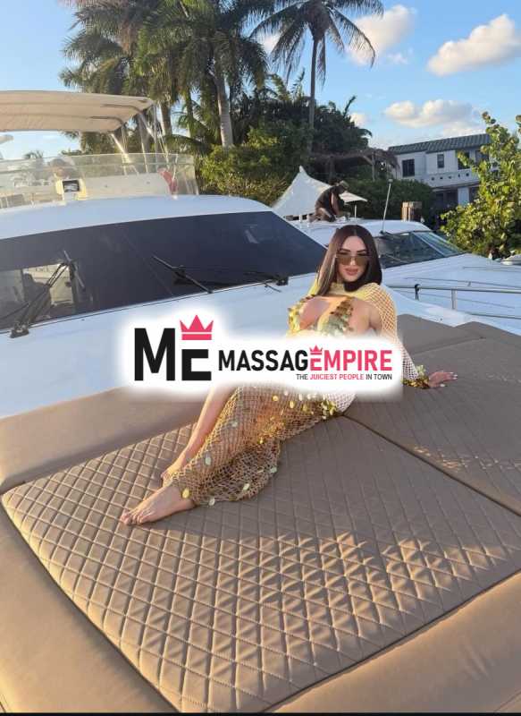 clara seductive brunette escort marmaris