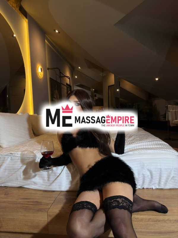 aylin elite shemale escort offering premium trans services